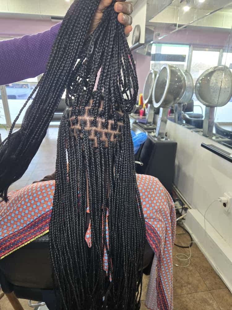 Knotless braids by Akwaba Hair Braiding