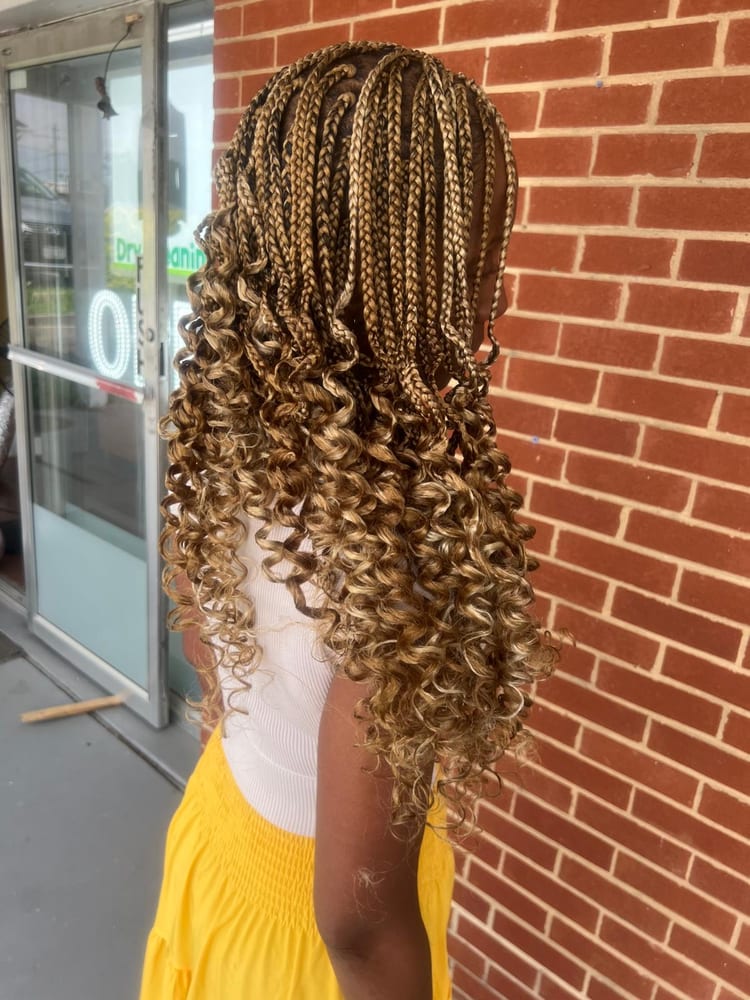 Women's box braids by Akwaba Hair Braiding