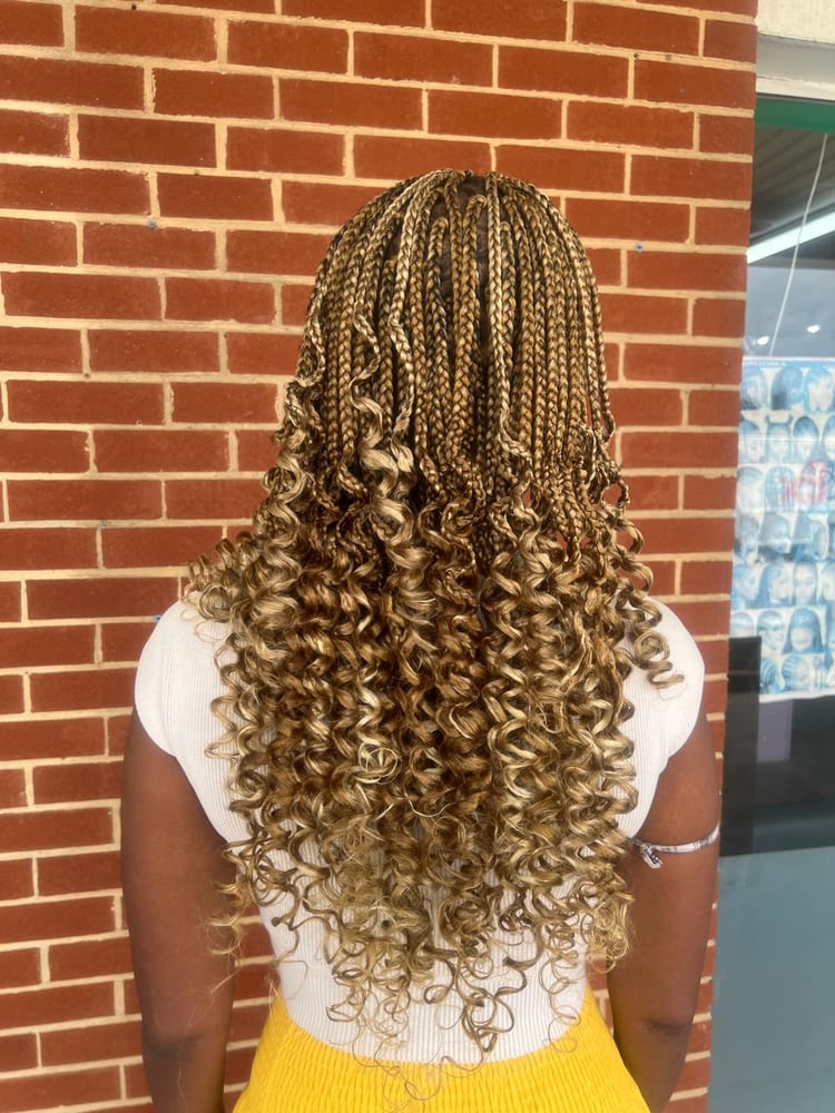 Women's box braids by Akwaba Hair Braiding