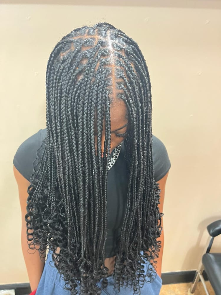 Women's knotless braids by Akwaba Hair Braiding