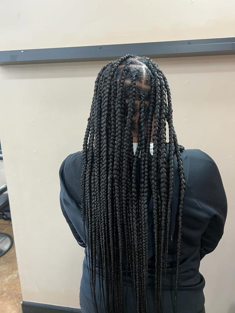 Women's knotless braids by Akwaba Hair Braiding