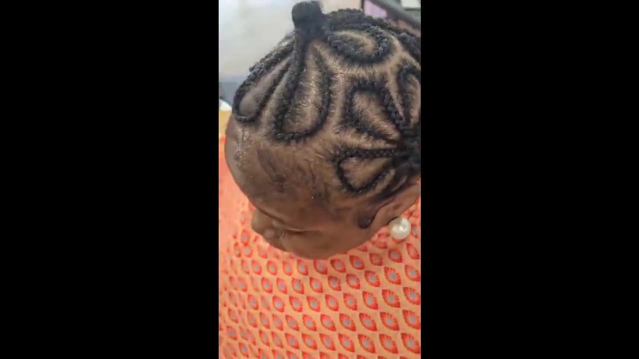 Women's Cornrows video by Akwaba Hair Braiding